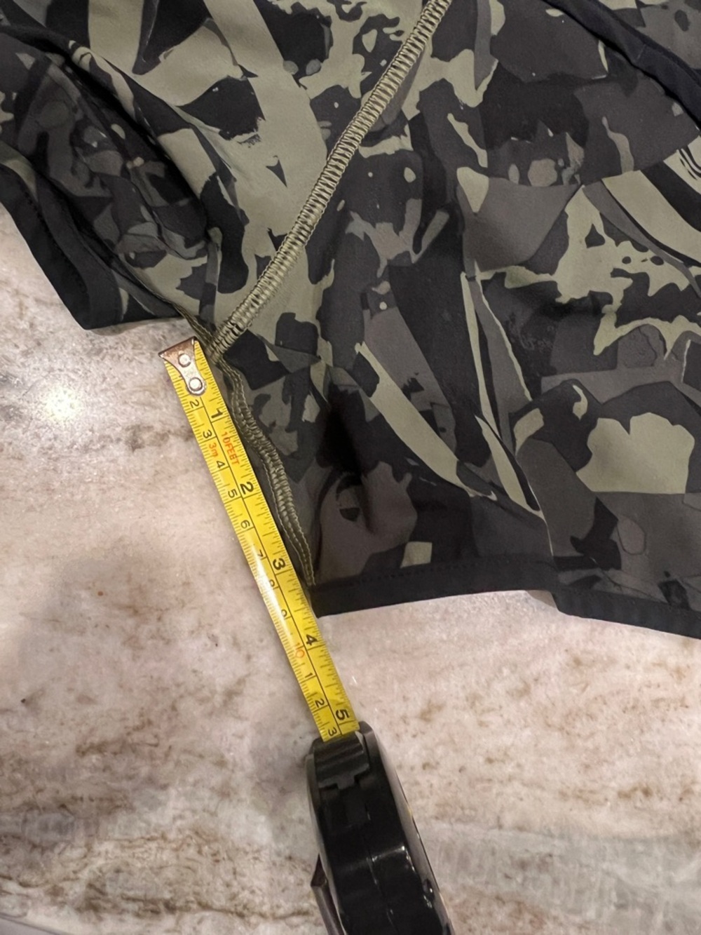RARE lululemon athletica Camo Speed short *4-way Stretch Sz 4 LIKE NEW - Picture 6 of 8